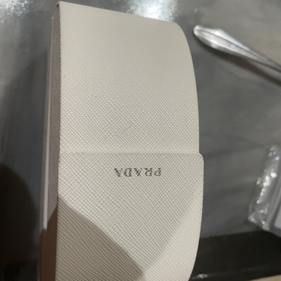 Prada sunglasses - Picture 2 of 6